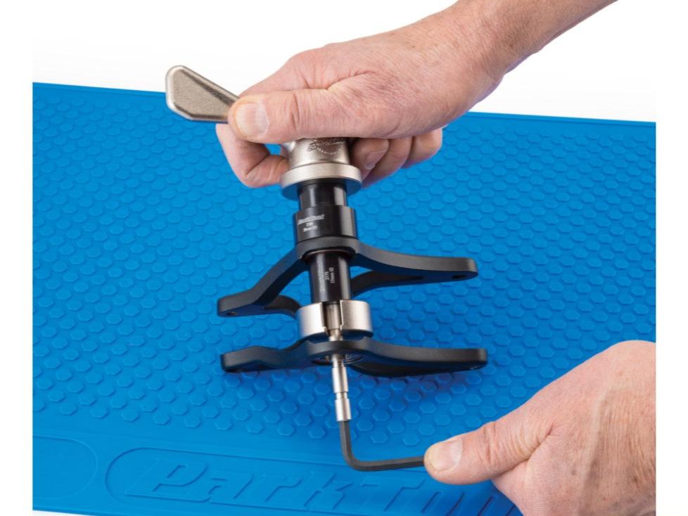 Kit para remover e instalar rodamientos de pivote de sus SBK-1 Park Tool